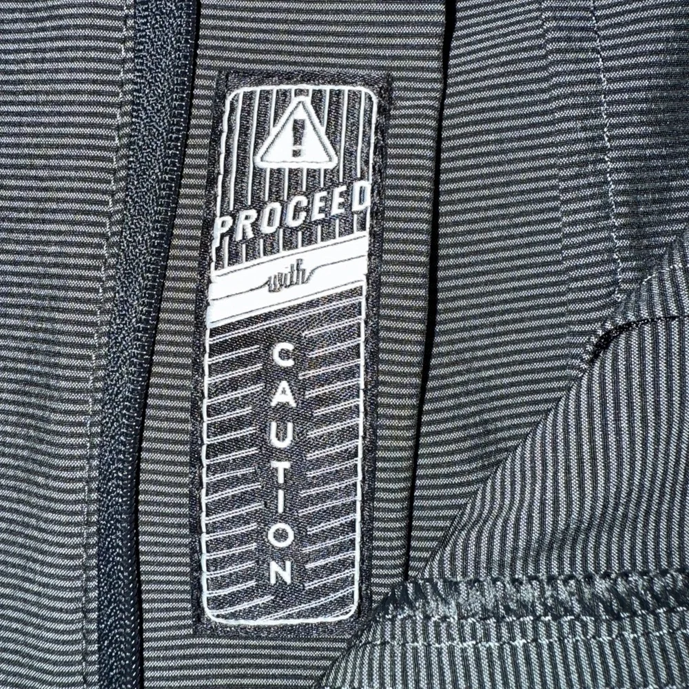 Travis Mathew Gray Pinstripe Performance Shorts Style #7670-00 Men’s Size 40